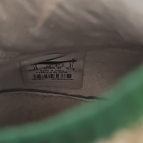 White and green nikes - Picture 6 of 8